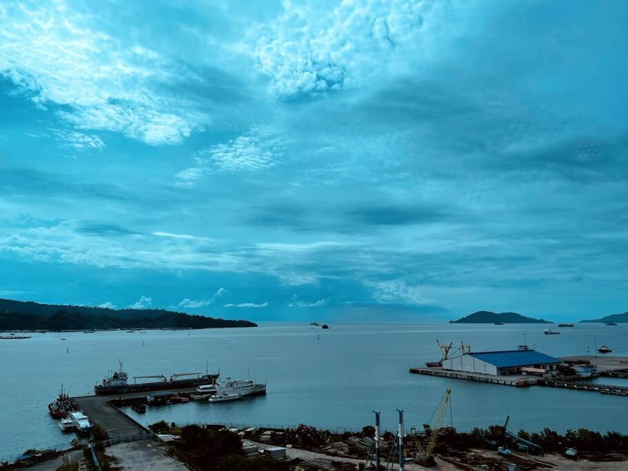 Jesselton Quay - Suite 1 By Staycation Suites Kk Kota Kinabalu Esterno foto